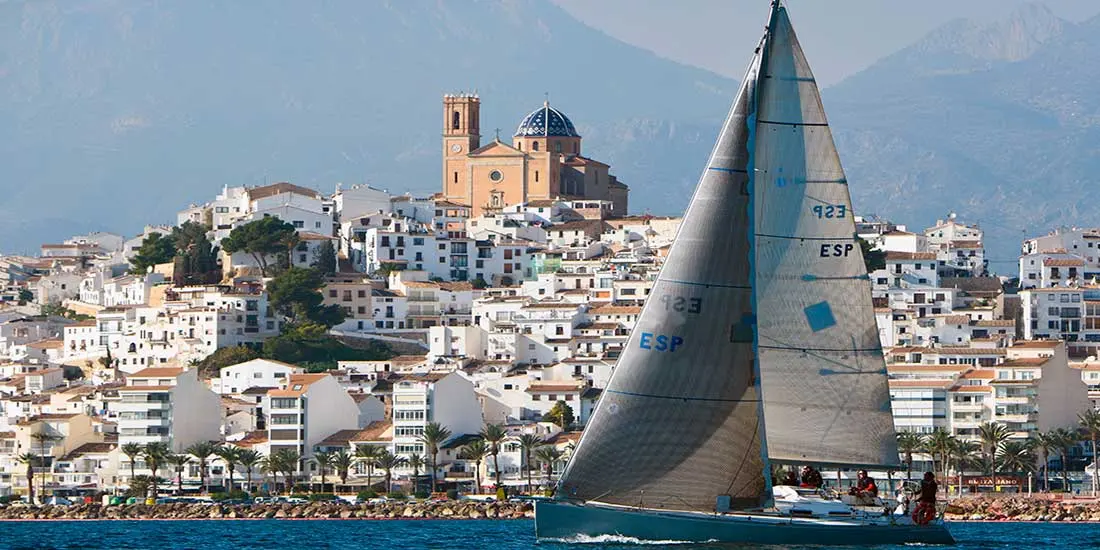 Vista de la bahía de Altea desde el mar